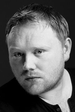 Paul Connaughton interpreta Irishman (Tea Shop)