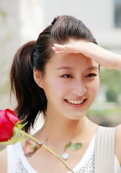 Mei-Fang Lu interpreta Master Hung's Wife
