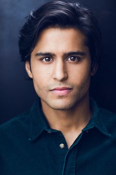 Rishi Mukherjee interpreta Sandeep