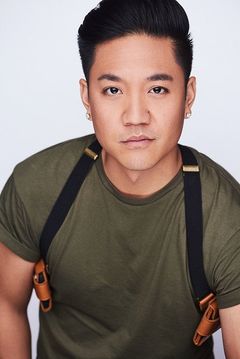 Travis Wong interpreta Medieval Knight