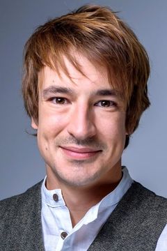 Sebastian D. Fischer interpreta Viktor Saalfeld