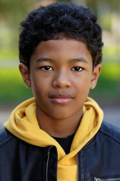 Jakari Fraser interpreta Liam Burns-Beeby