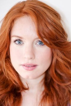 Maria Thayer interpreta Sonia Baker