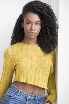 Jasmine Renée Thomas interpreta EA Dancer