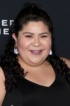 Raini Rodriguez interpreta Tess Torres