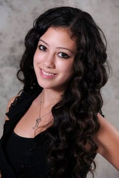 Keana Texeira interpreta Rock-throwing Girl