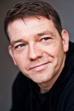 Chris Reilly interpreta Hendon Gate Guard