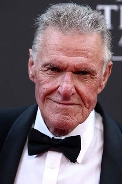 Charles Napier interpreta Roy (voice)