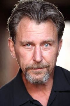 Timothy Carhart interpreta Deputy Matt Greytack