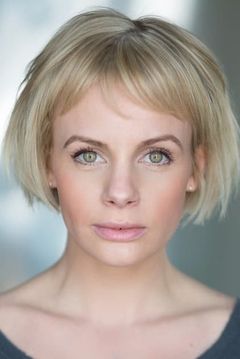 Lauren Rose Crace interpreta Doris