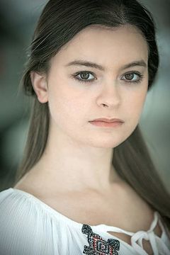 Dalila Bela interpreta Grandaughter Katya