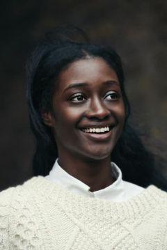 Sienna King interpreta Tamika