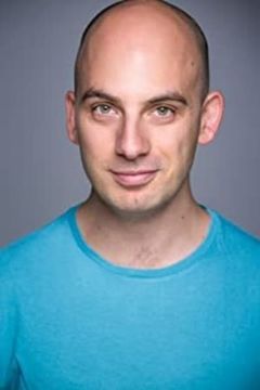 Christopher Dingli interpreta Student