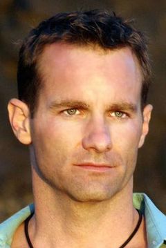 RC Everbeck interpreta 2nd FBI Agent