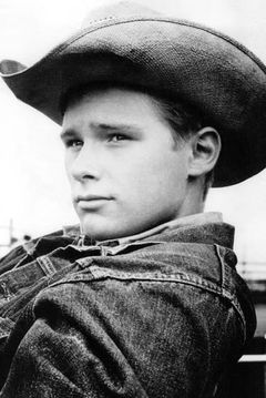 Brandon De Wilde interpreta Ens. Jeremiah'Jere' Torrey