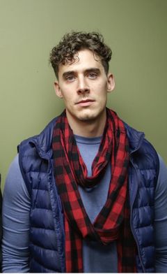 Jacob Wingfield interpreta Student (uncredited)