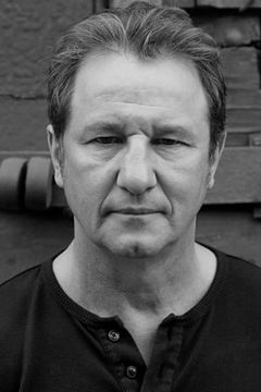 Jimmy Flint interpreta Eddie B