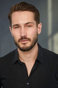 Michael G. Gabel interpreta C.I.A. Security (uncredited)