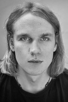 Joe Blakemore interpreta Dave