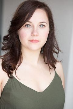 Lyndsay Kimball interpreta Diner Waitress
