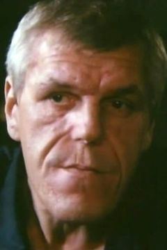 Viktor Gajnov interpreta Tall Mercenary