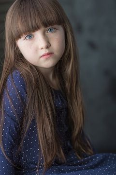 Kennedi Clements interpreta Samantha