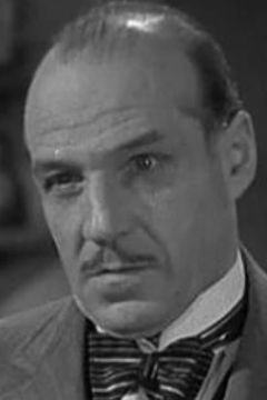 Rollo Lloyd interpreta Neighbor (uncredited)