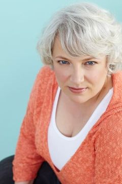 Astrid Van Wieren interpreta Mrs. Schultz