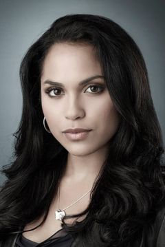 Monica Raymund interpreta Ria Torres
