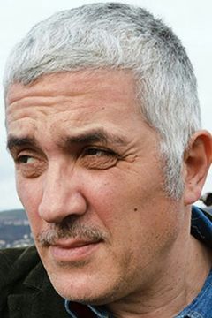 Alessandro Mizzi interpreta Ufficiale giudiziario