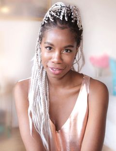 Tolula Adeyemi interpreta Monique the Jazz Singer