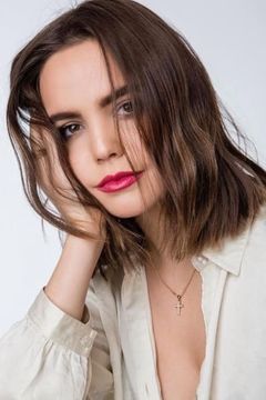 Bailee Madison interpreta Grace Russell