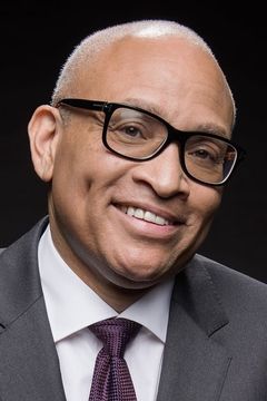 Larry Wilmore interpreta Williams