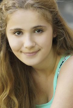 Amy Schlagel interpreta Mary Saunders