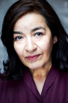 Mia Soteriou interpreta Azim's Wife