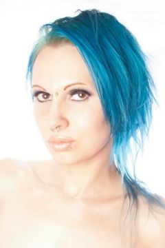 Amanda Hope Dutton interpreta Darla