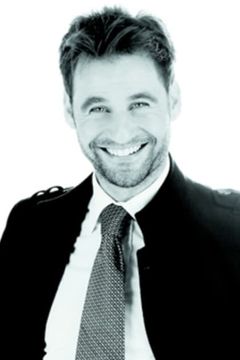 Marco Rea interpreta Poliziotto Narcotlei