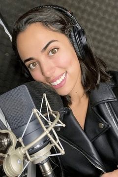 Andrea Villaverde interpreta Janey (voz)