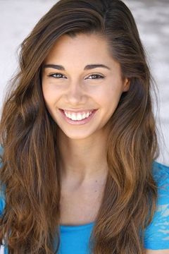 Jessi Mechler interpreta Nicole