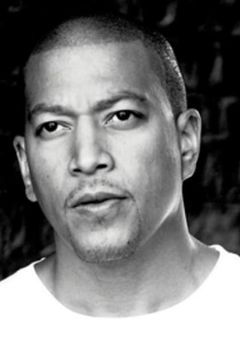 Maurice Lee interpreta Samir