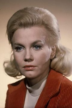 Elizabeth MacRae interpreta Meredith
