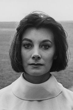 Jean Marsh interpreta Nurse Wilson / Mombi