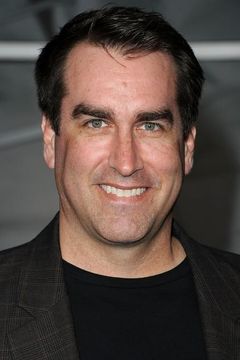 Rob Riggle interpreta Dean Glowacki