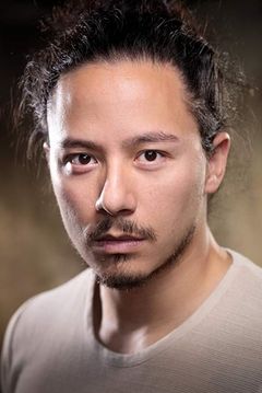 Axel Nu interpreta Mechanic Pilot (uncredited)