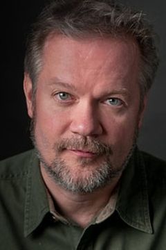 Jeff Monahan interpreta Tom Burtram
