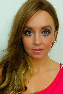 Angela Kerecz interpreta Sunset Strip Girl (uncredited)