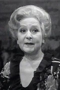 Laura Carli interpreta Mrs. Lucarelli