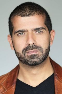 Aladeen Tawfeek interpreta Bharath