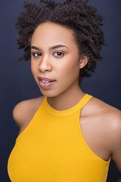 Kara F. Green interpreta Ticket Agent