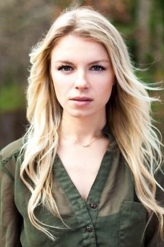 Stephanie Enderby interpreta Jessica Ruiney (uncredited)